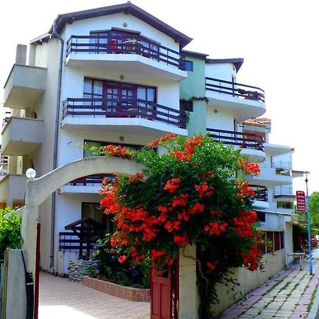 Guest House Urdoviza Kiten  Zewnętrze zdjęcie